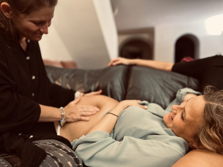 Relationship-based continuity of care midwife consultation with expectant mother at home